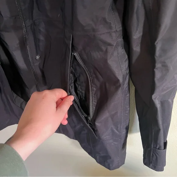 North face rain jacket - Picture 4 of 9